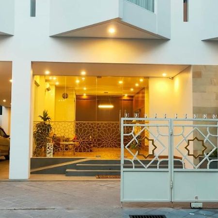 Ayman Syariah Hotel Surabaya Esterno foto
